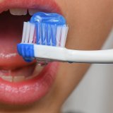Les factures de dentiste sont douloureuses en Suisse. Au tour des socialistes genevois de tenter d'améliorer la situation